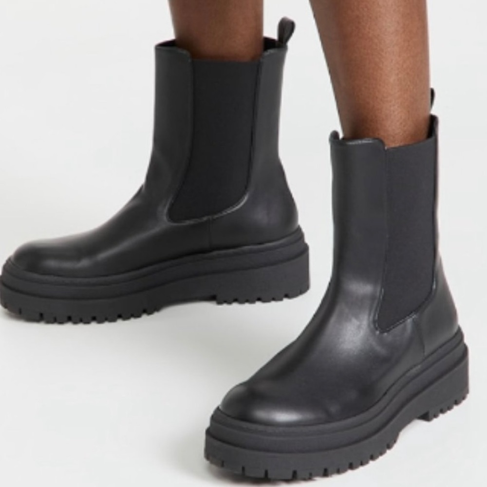 NIB Good American chunky Chelsea boots